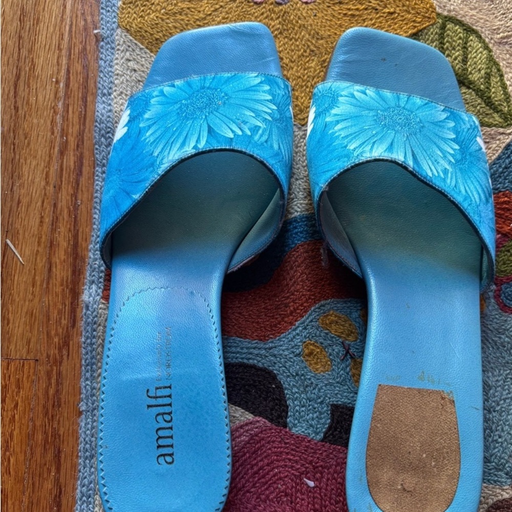 Amalfi Designer Shoes 6 1/2 Vintage Brilliant Blue Floral Pattern Get Noticed